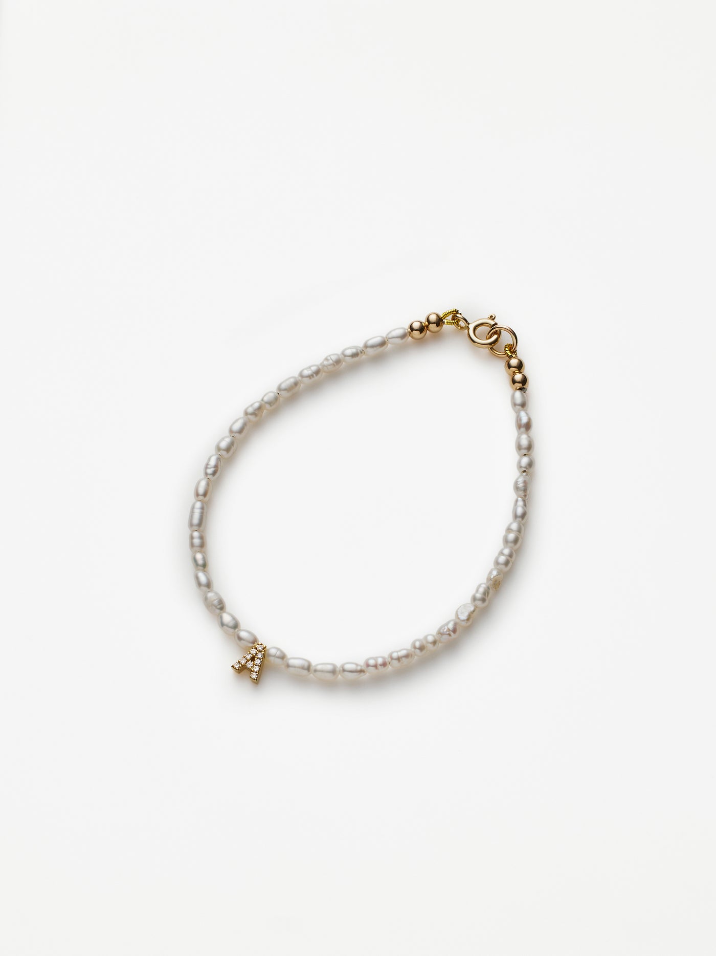 Verse-Fine-Jewellery-Freshwater-Pearls-18k-Diamond-Letter-Barcelet